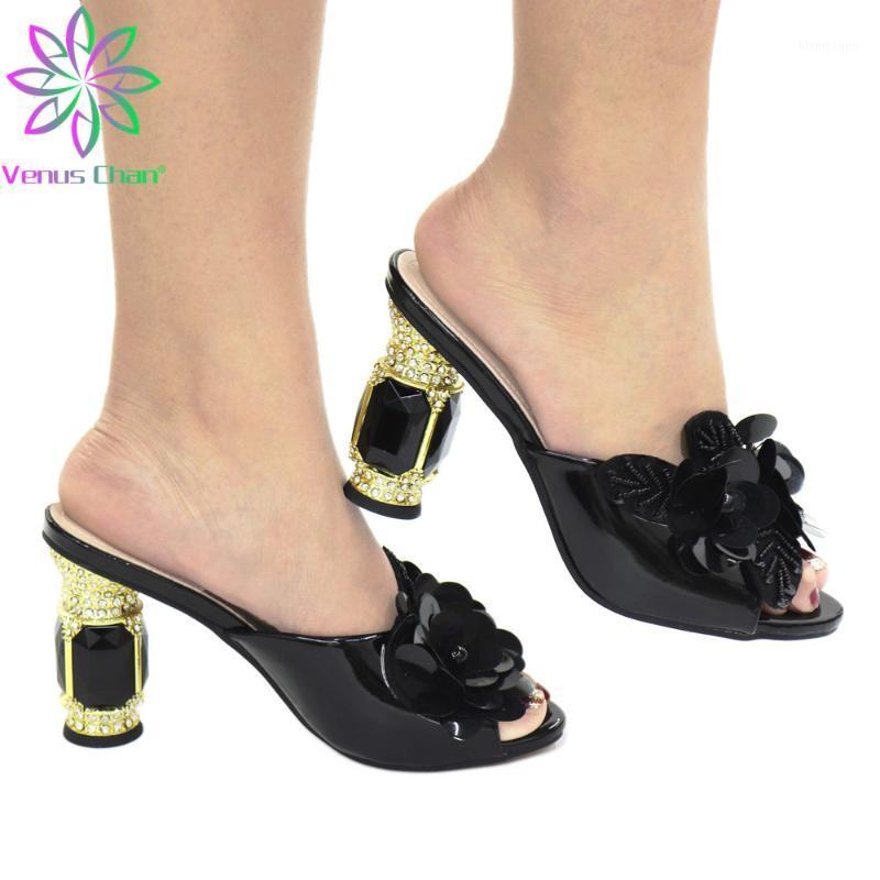 Latest New Design Itlaian Women Shoes in Black Color for Party Nigerian Ladies Shoes with Appliques for Wedding1
Latest New Design Itlaian Women Shoes in Black Color for Party Nigerian Ladies Shoes with Appliques for Wedding1