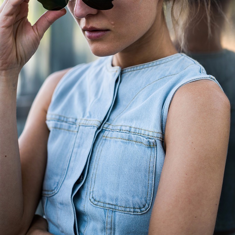 TWOTWINSTYLE Sexy Sleeveless Denim Vest Off Shoulder Lace Up Hollow Out Tops Big Size Irregular Jeans Vests Female Clothing Tide 201102