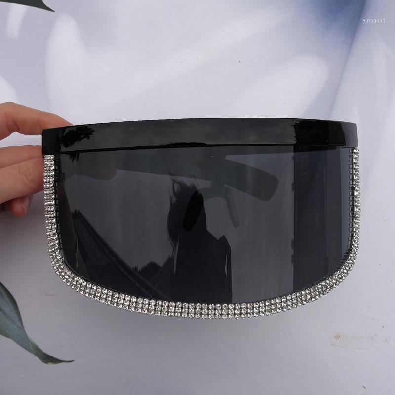Sunglasses 2021 Design Fashion Oversized Women Vintage Siamese Windproof Diamond Frame Sun Glasses For Female1
Sunglasses 2021 Design Fashion Oversized Women Vintage Siamese Windproof Diamond Frame Sun Glasses For Female1