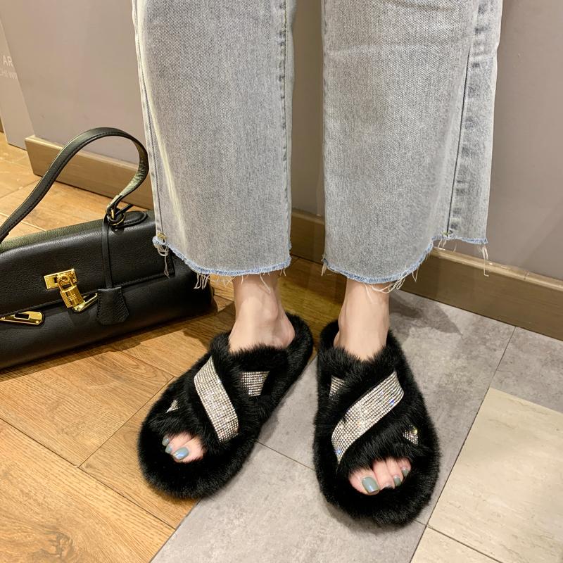 Slippers Women's Slides Home Fur Shoes Flock Fashion Pantofle Low Jelly Flip Flops Massage Plush Luxury 2020 Soft Flat Glitter
Slippers Women's Slides Home Fur Shoes Flock Fashion Pantofle Low Jelly Flip Flops Massage Plush Luxury 2020 Soft Flat Glitter