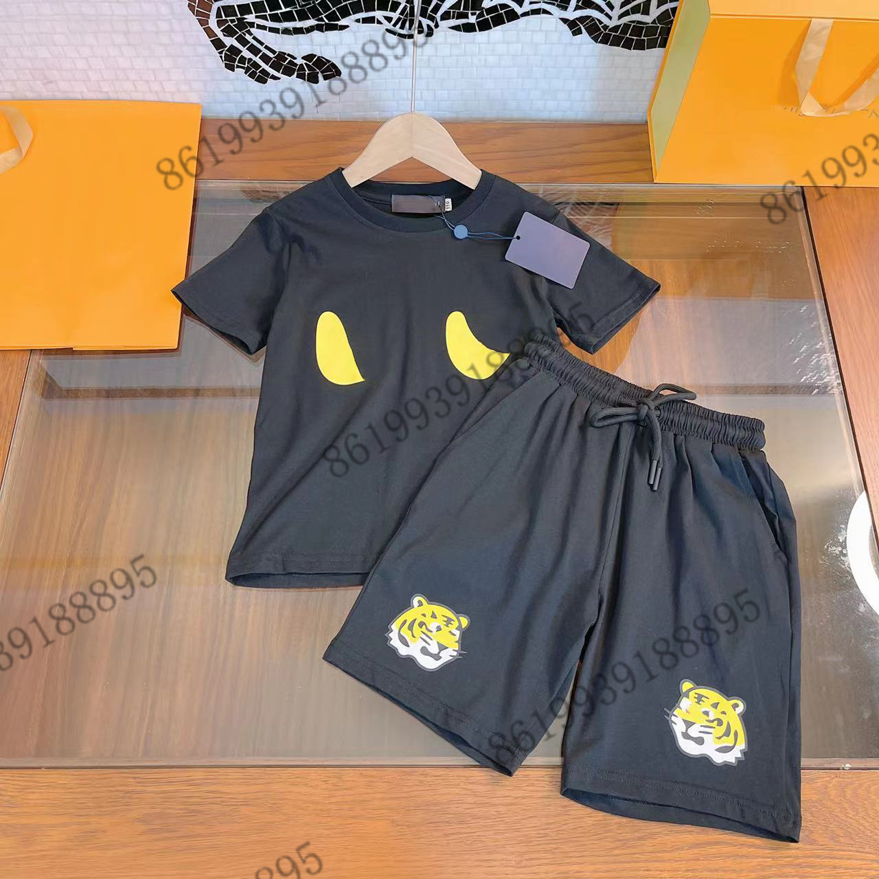 2022SS luxury designer black polo t shirts new boys sports sets summer short sleeve polo shirt+shorts pants suit classic printing cotton tiger t-shirt tops &tees, Customize
2022SS luxury designer black polo t shirts new boys sports sets summer short sleeve polo shirt+shorts pants suit classic printing cotton tiger t-shirt tops &tees, Customize