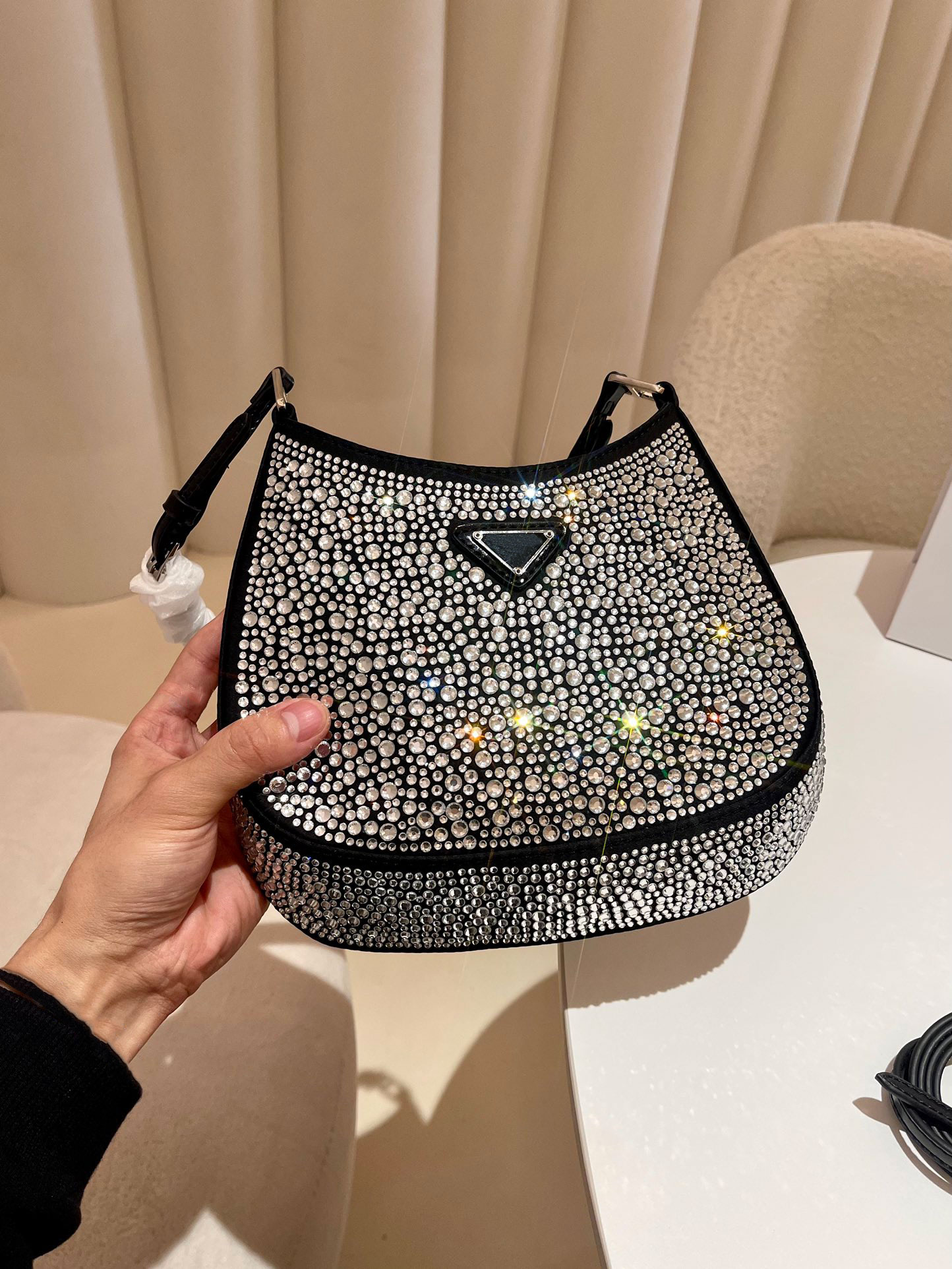High Qulity Axillary Bag Brand Womens Chain Bag Fashion Shoulder Bags Full of Diamond Shining Girls Adjustable Length hobos, Dust bag
High Qulity Axillary Bag Brand Womens Chain Bag Fashion Shoulder Bags Full of Diamond Shining Girls Adjustable Length hobos, Dust bag