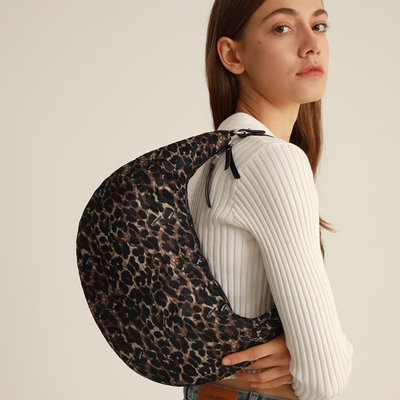 Evening Bags Down Underarm Women Bag Leopard Print Candy Color Crescent Style Shoulder Fashion Messenger Female
Evening Bags Down Underarm Women Bag Leopard Print Candy Color Crescent Style Shoulder Fashion Messenger Female