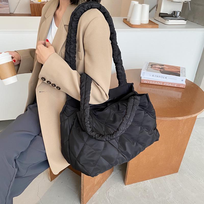 Shoulder Bags For Women 2020 Winter Trend Silk Soft Warm Simple Large Handbags Women's Travel Trending Hand Bag ladies, Small black
Shoulder Bags For Women 2020 Winter Trend Silk Soft Warm Simple Large Handbags Women's Travel Trending Hand Bag ladies, Small black