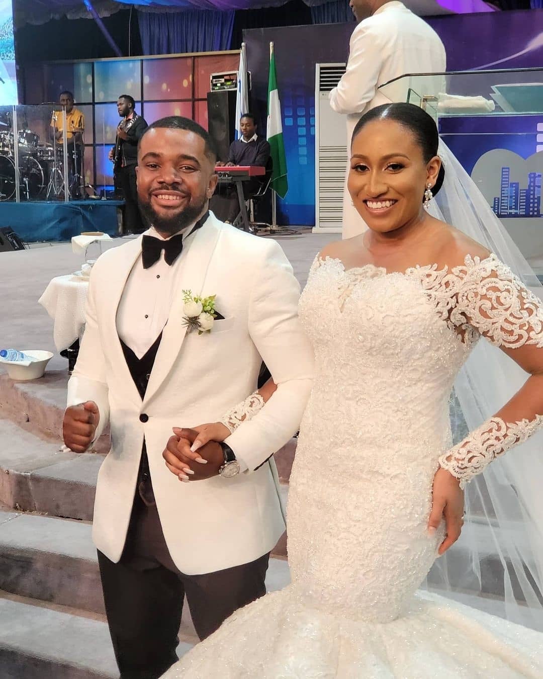 Beading Gorgeous Lace Mermaid Wedding Dresses Sheer Jewel Neck Long Sleeves Plus Size Bridal Gowns Cathedral Train Robe De Mari E