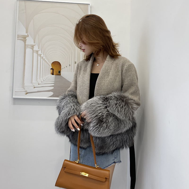 Female Fashion 2020 Houndstooth Design Jacket with Natural Cute Red Fox Skin Fists and Hem Ladies Outerwear Streetwear Kyok, White
Female Fashion 2020 Houndstooth Design Jacket with Natural Cute Red Fox Skin Fists and Hem Ladies Outerwear Streetwear Kyok, White