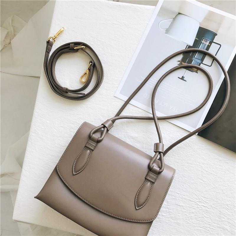 2021 New women's leather one-shoulder underarm bag European and American vintage cowhy Korean version of the sloping women's bag, Black
2021 New women's leather one-shoulder underarm bag European and American vintage cowhy Korean version of the sloping women's bag, Black