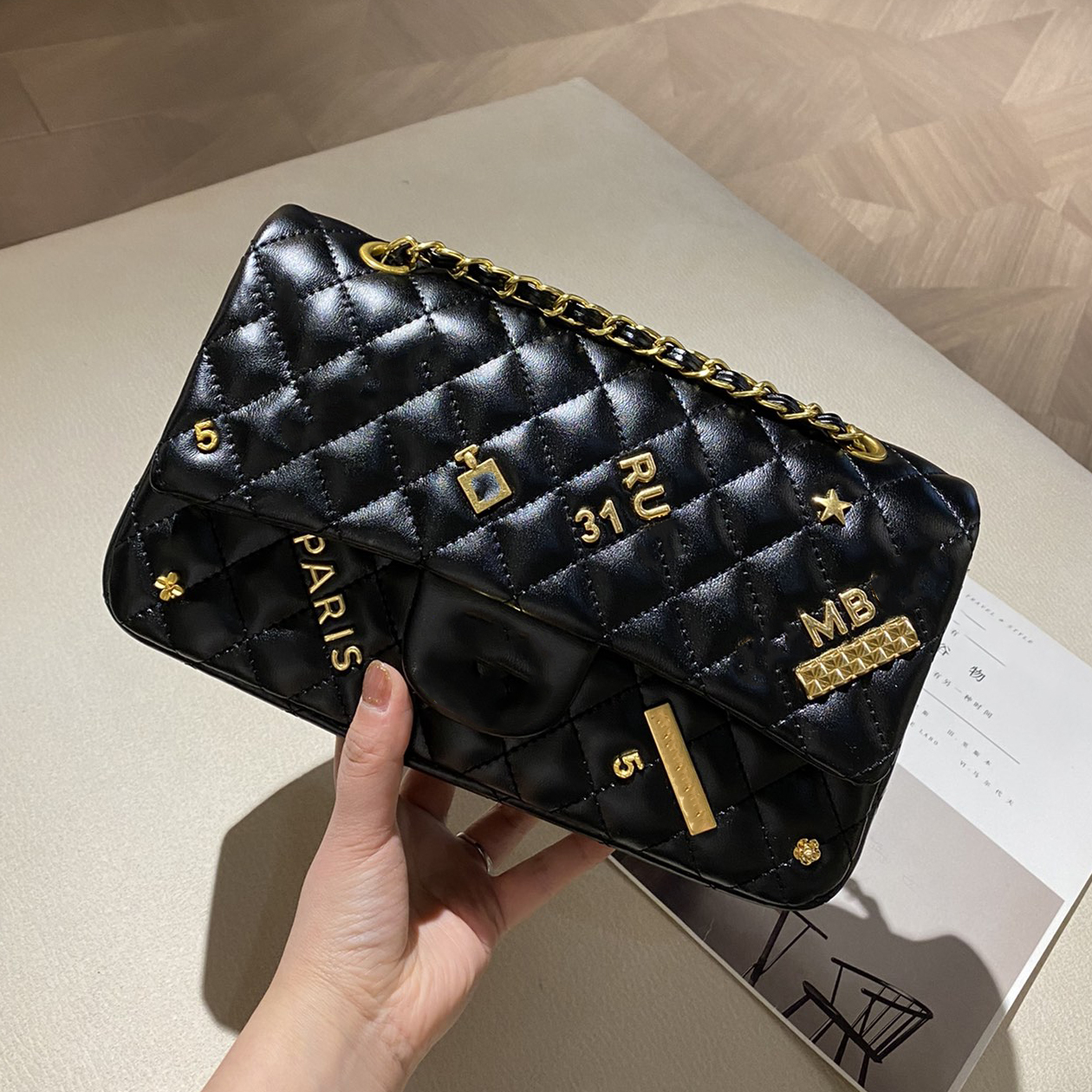 2021 S/S New Womens Bag Fashion Letter Badge Shoulder Bag Handbags Luxurys Designers Bags Handbag Messenger Bags Free Shipping
2021 S/S New Womens Bag Fashion Letter Badge Shoulder Bag Handbags Luxurys Designers Bags Handbag Messenger Bags Free Shipping