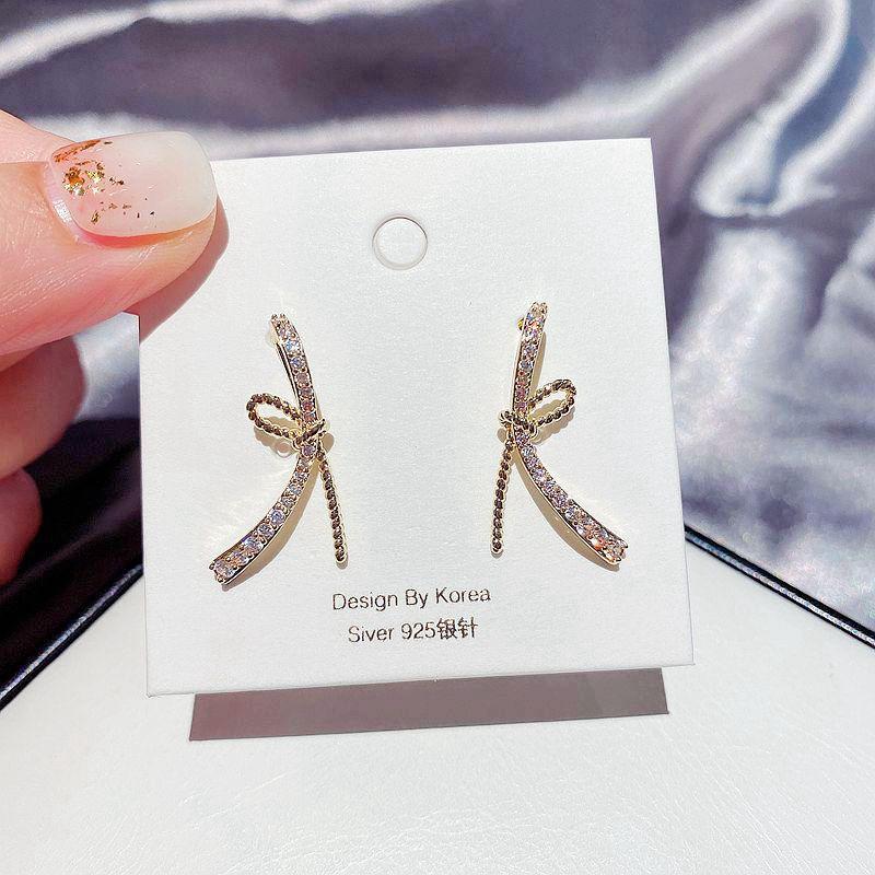 MIGGA New Design Cubic Zirconia Paved Bowknot Stud Earrings Gold Color Fashion Women Jewelry
MIGGA New Design Cubic Zirconia Paved Bowknot Stud Earrings Gold Color Fashion Women Jewelry