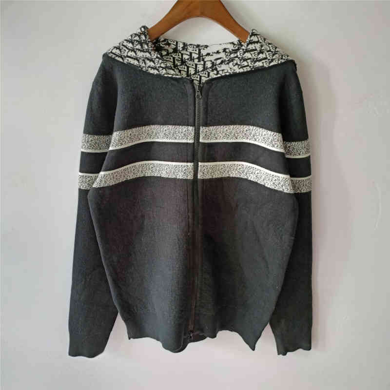 autumn new color contrast letter hooded zipper cardigan double-sided knitted long sleeved women' coat, Gray
autumn new color contrast letter hooded zipper cardigan double-sided knitted long sleeved women' coat, Gray