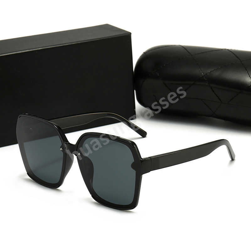 2021 New fashion women sunglasses 5 colors frame shiny crystal design square big frame hot lady design UV400 lens with case W9, White;black
2021 New fashion women sunglasses 5 colors frame shiny crystal design square big frame hot lady design UV400 lens with case W9, White;black