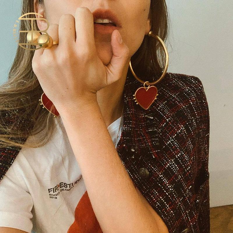 2019 Latest Fashion Jewelry Copper Vintage Gold Big Hoop Earrings With Red Heart Charm Lady's Street Style Statement Earring
2019 Latest Fashion Jewelry Copper Vintage Gold Big Hoop Earrings With Red Heart Charm Lady's Street Style Statement Earring