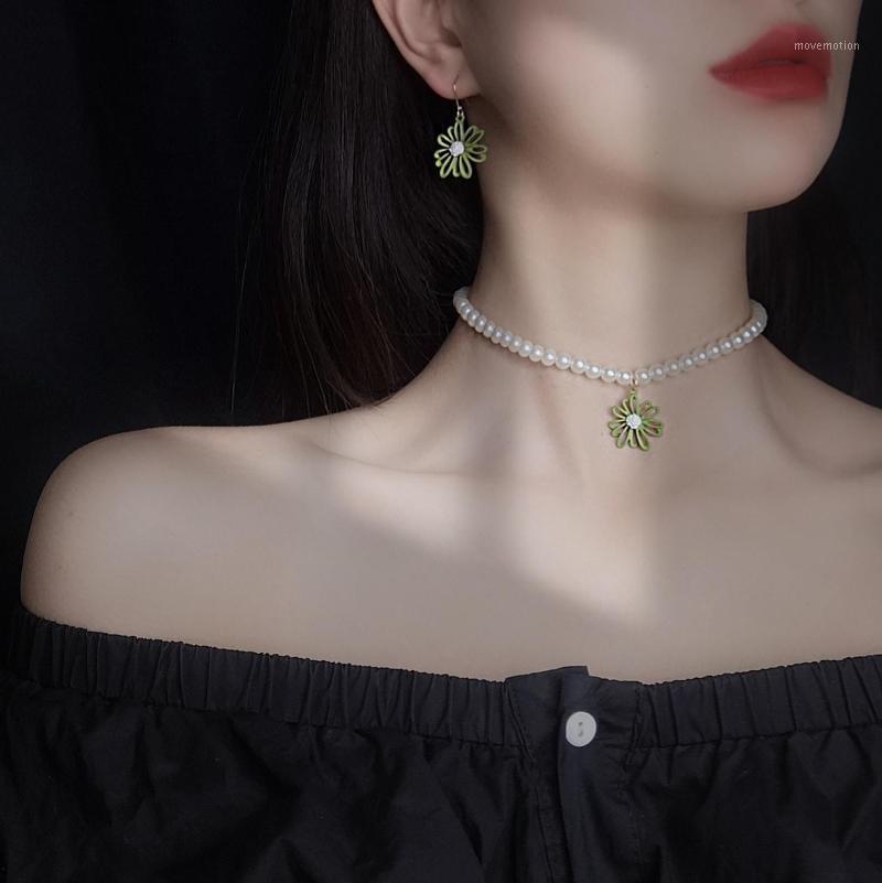 The new 2020 tide pearl necklace Daisy flower necklace small and pure and fresh1 
The new 2020 tide pearl necklace Daisy flower necklace small and pure and fresh1