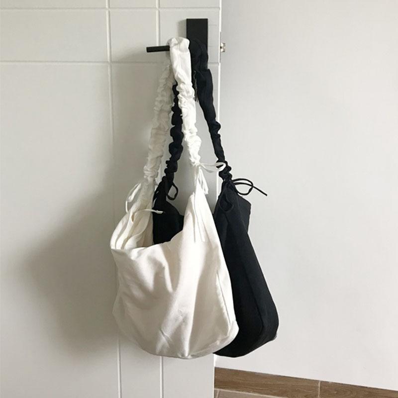 2020 New Female Bag Korean Art Canvas Bag Drawstring Wide Shoulder Strap Messenger Ins Female Student Shoulder School, Black
2020 New Female Bag Korean Art Canvas Bag Drawstring Wide Shoulder Strap Messenger Ins Female Student Shoulder School, Black
