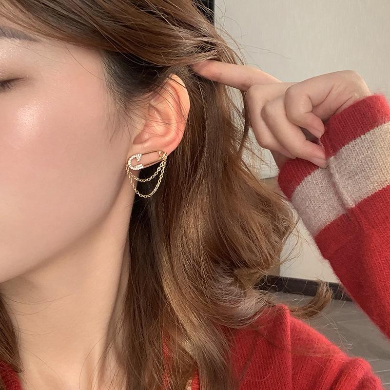 Yuan'S 2021 Clip Special paper clip shape earrings chain Tassel earrings Fashionfemale boucle d'oreille earing
Yuan'S 2021 Clip Special paper clip shape earrings chain Tassel earrings Fashionfemale boucle d'oreille earing