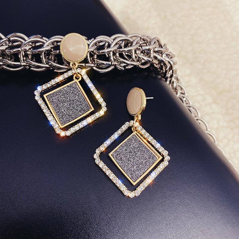 European Unusual Earrings Fashion Personality Crystal Earrings Trendy Women's Party Crystal Sexy Jewelry Accessories
European Unusual Earrings Fashion Personality Crystal Earrings Trendy Women's Party Crystal Sexy Jewelry Accessories
