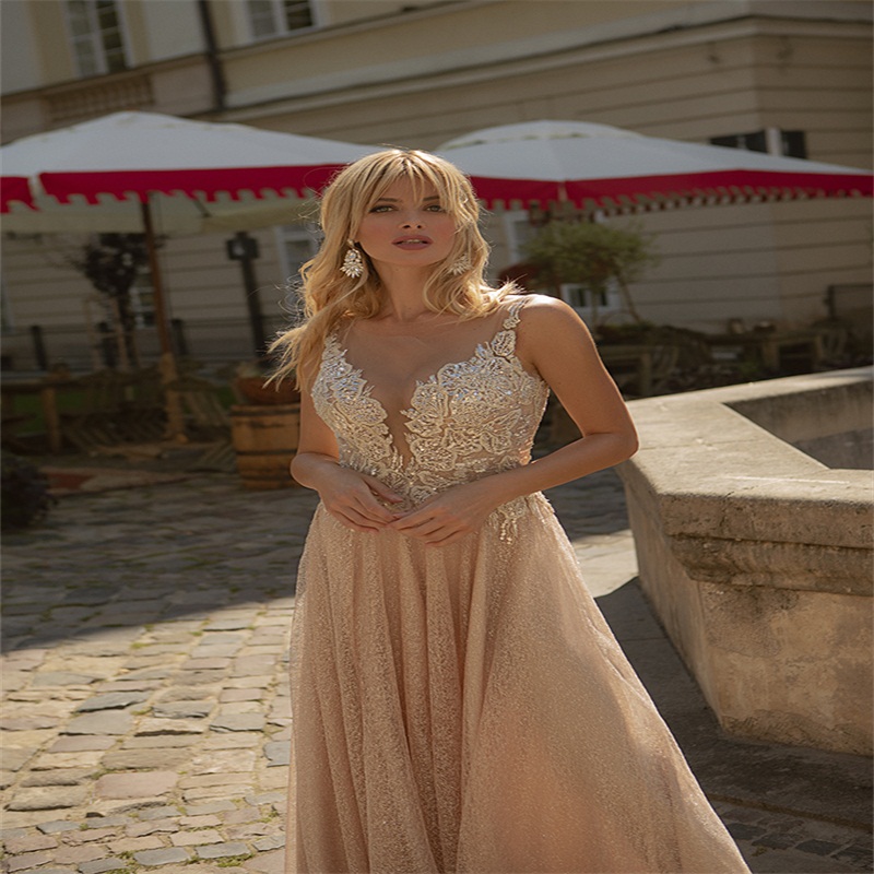 Champagne Chic Wedding Dresses A Line Boho Bling Sequins Sleeveless Appliqued Lace Bridal Gowns Custom Made Ruched Tulle Robes De Mariée
