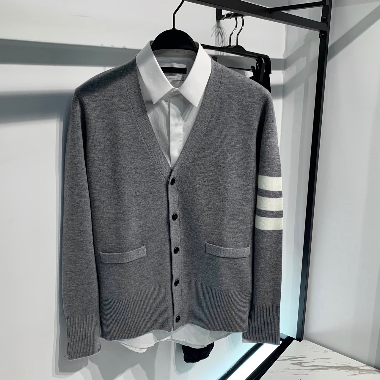 2021 New Classic Luxury Embroidered Mesh Cardigan Asian Plug High Quality # N420 68LT, Black
2021 New Classic Luxury Embroidered Mesh Cardigan Asian Plug High Quality # N420 68LT, Black