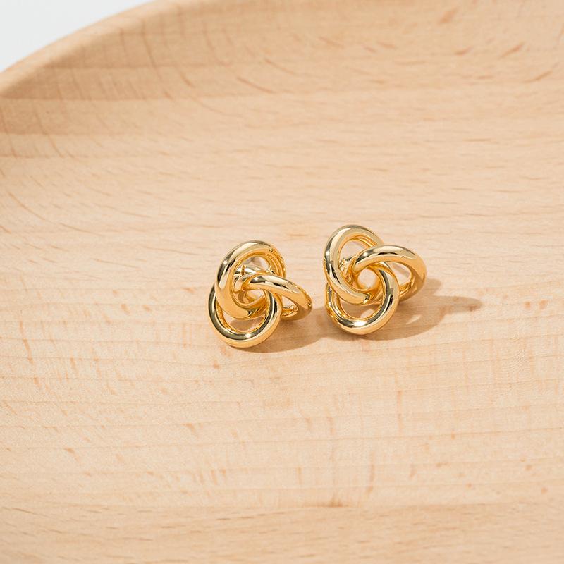 New Simple Geometric All-match Fashion Personality Earrings 2021 new Stud Irregular Circle European and American Cold Fashion
New Simple Geometric All-match Fashion Personality Earrings 2021 new Stud Irregular Circle European and American Cold Fashion