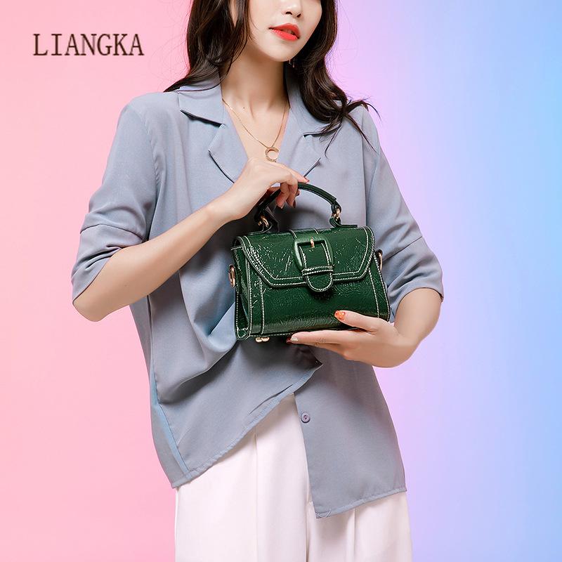 2021 Fashion Retro New PU Leather Small Shoulder Bags Women's Handbag Chain Crossbody Messenger Bags and Purse Luxury Design, Black
2021 Fashion Retro New PU Leather Small Shoulder Bags Women's Handbag Chain Crossbody Messenger Bags and Purse Luxury Design, Black
