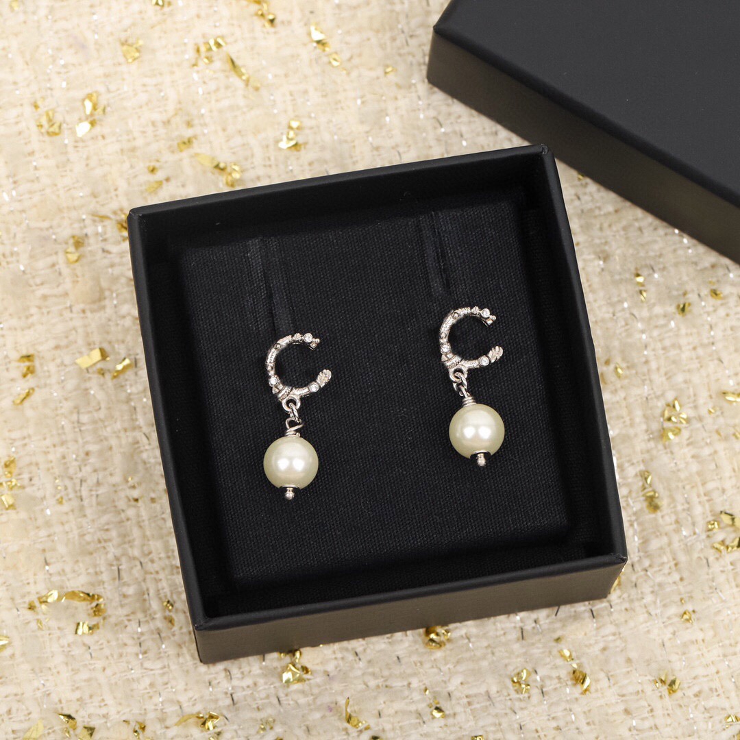 2022 Top quality CHARM drop earring with diamond and pearl beads for women wedding jewelry gift have box stamp PS4259
2022 Top quality CHARM drop earring with diamond and pearl beads for women wedding jewelry gift have box stamp PS4259