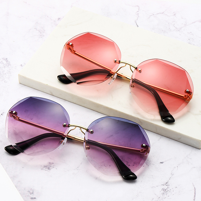 Handle stock rimless sunglasses polygon big box ocean sunglasses ladies big face slim sunglasses tide, White;black
Handle stock rimless sunglasses polygon big box ocean sunglasses ladies big face slim sunglasses tide, White;black