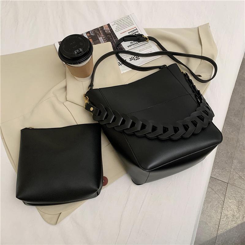 Autumn and Winter Retro Large-capacity Bucket Bag Ladies 2021 New Wave Korean Version of The Wild Single Shoulder Messenger Bag, Black
Autumn and Winter Retro Large-capacity Bucket Bag Ladies 2021 New Wave Korean Version of The Wild Single Shoulder Messenger Bag, Black