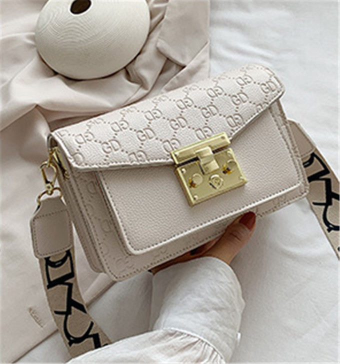 HBP Advanced texture embossed bags female 2021 fashion web celebrity big lock small square bag wide shoulder strap single slope, Red
HBP Advanced texture embossed bags female 2021 fashion web celebrity big lock small square bag wide shoulder strap single slope, Red