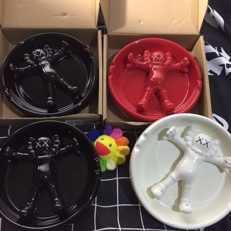 Trendy 16cm KAWS Ashtrays 1950 Companion Gallery Original Fake Ceramics Ashtrays Tabletop Arts Crafts Items Storage Tray
Trendy 16cm KAWS Ashtrays 1950 Companion Gallery Original Fake Ceramics Ashtrays Tabletop Arts Crafts Items Storage Tray