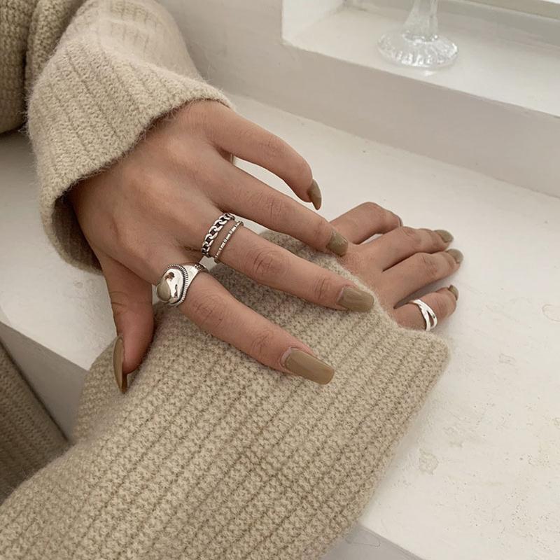 Vintage Simple Love Rings Chain Finger Jewelry for Women Couple Party Accessories Wedding Bands Ring for Lovers Gifts
Vintage Simple Love Rings Chain Finger Jewelry for Women Couple Party Accessories Wedding Bands Ring for Lovers Gifts