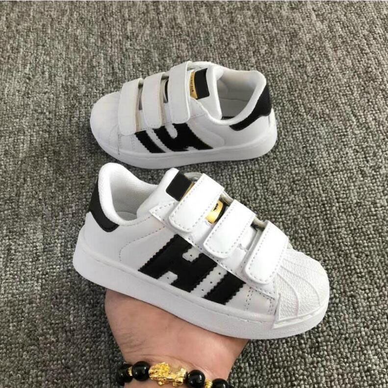 2021 Wholesale and retail boy's and girl's children's skateboard shoes baby sports shoes classic fashion baby outdoor shoes, White black gold
2021 Wholesale and retail boy's and girl's children's skateboard shoes baby sports shoes classic fashion baby outdoor shoes, White black gold