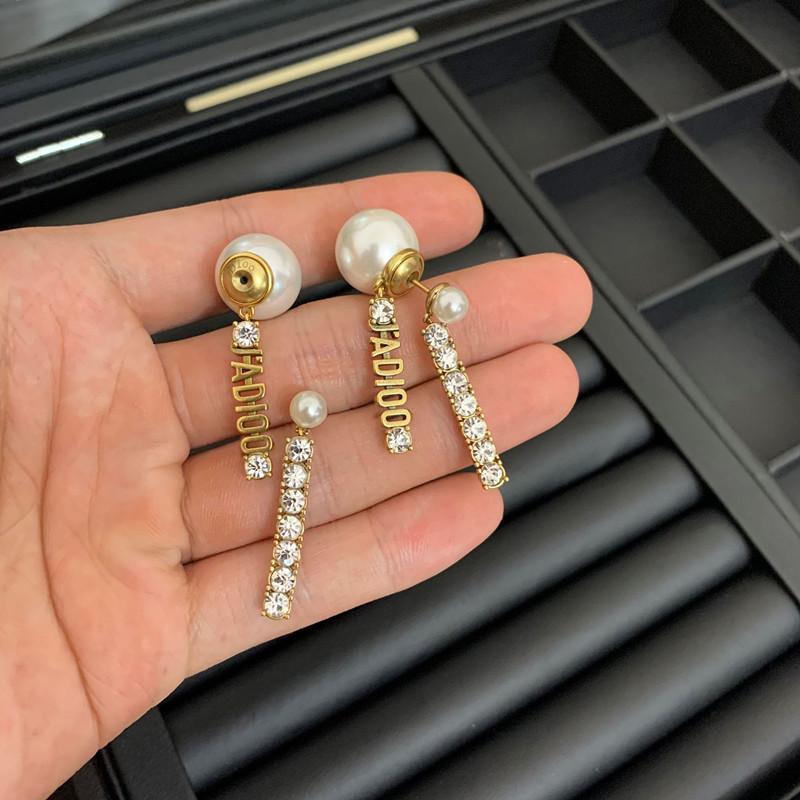 Fashion Big circle exaggeration earrings suitable for ladies wedding design D-shaped pearl earrings jewelry
Fashion Big circle exaggeration earrings suitable for ladies wedding design D-shaped pearl earrings jewelry