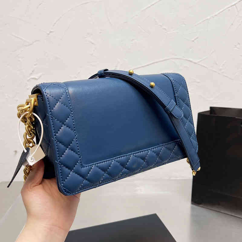 21/22Ss Fall Winter France Fashion Bags Cool Girl Boy Women's Reverso Single Flap Lambskin Real Leather Gold Metal Hardware Adjustable Shoulder bag, White
21/22Ss Fall Winter France Fashion Bags Cool Girl Boy Women's Reverso Single Flap Lambskin Real Leather Gold Metal Hardware Adjustable Shoulder bag, White