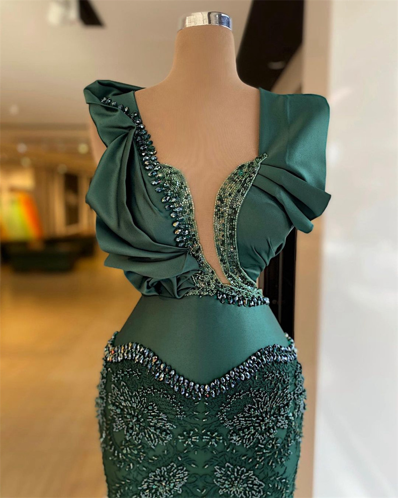 Elegant Green Prom Dresses Lace Appliques Beaded Sequins Evening Dress Custom Made Ruffles Sleeveless Glamorous Celebrity Party Gown
