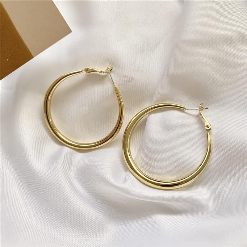 Hoop Earrings women 2020 new fashion ring temperament European and American exaggerated personality earrings wholesale price
Hoop Earrings women 2020 new fashion ring temperament European and American exaggerated personality earrings wholesale price