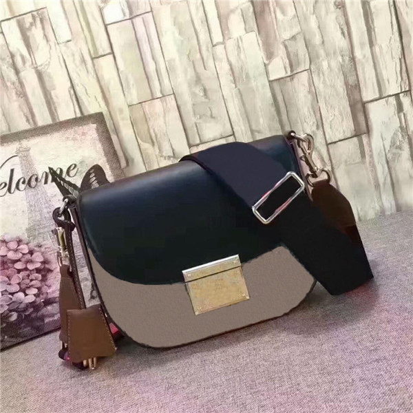 Women Luxurys Designers Bags 2021G G45With structural sense of small3189 shoulder bag oblique satchel ock wide strap design Leisure and fashion, Red
Women Luxurys Designers Bags 2021G G45With structural sense of small3189 shoulder bag oblique satchel ock wide strap design Leisure and fashion, Red