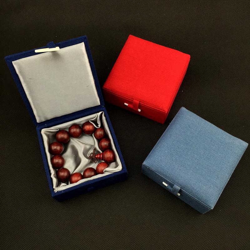 Plain Linen Large Mens Jewelry Bracelet Gift Box with Cotton Christmas Packaging High Quality Display Case
Plain Linen Large Mens Jewelry Bracelet Gift Box with Cotton Christmas Packaging High Quality Display Case
