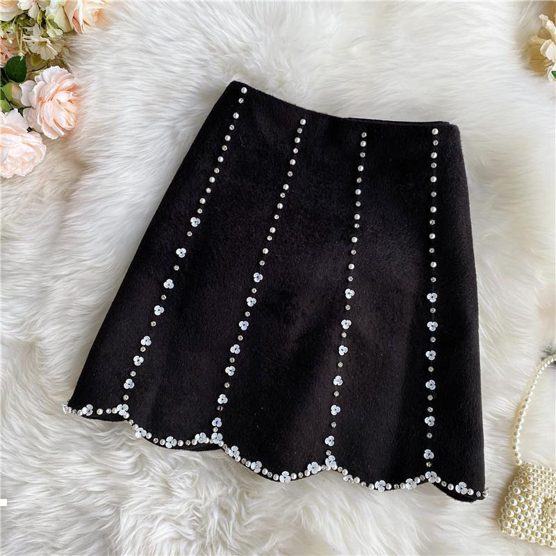 autumn 2021 New female style fashion decoration high line of wool cloth miniskirt y367 WC88, Creamy-white.
autumn 2021 New female style fashion decoration high line of wool cloth miniskirt y367 WC88, Creamy-white.