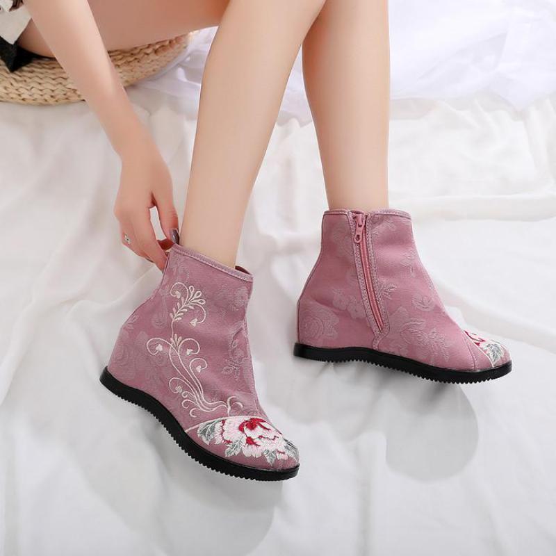 Autumn New National Style Embroidered Shoes Increased Heel Flower Women's Boots 6cm Heel Chinese Style Ankle Boots, Beige
Autumn New National Style Embroidered Shoes Increased Heel Flower Women's Boots 6cm Heel Chinese Style Ankle Boots, Beige