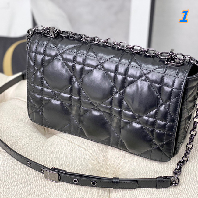 2022 new high quality designer chain bag Classic women's handbag size 25.5x15 5x8cm
2022 new high quality designer chain bag Classic women's handbag size 25.5x15 5x8cm