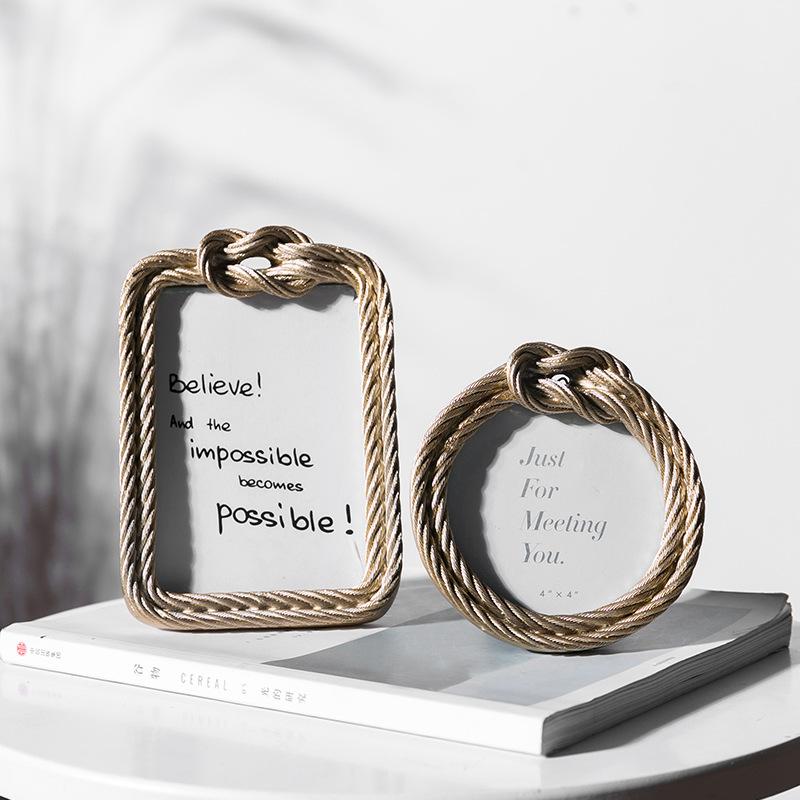 Modern Simple Style Photo Frame Retro European Home Living Room Decoration Craft Round/Rectangle Resin Photo Frame Creative Gift
Modern Simple Style Photo Frame Retro European Home Living Room Decoration Craft Round/Rectangle Resin Photo Frame Creative Gift