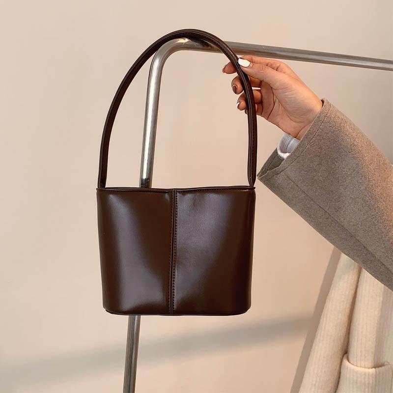 Retro Leather Small Shoulder Bag Women Hobos Bag Solid Color Luxury Handbag Vintage Shoulder Purse Mini Design Female Clutches, Black shoulder bag
Retro Leather Small Shoulder Bag Women Hobos Bag Solid Color Luxury Handbag Vintage Shoulder Purse Mini Design Female Clutches, Black shoulder bag