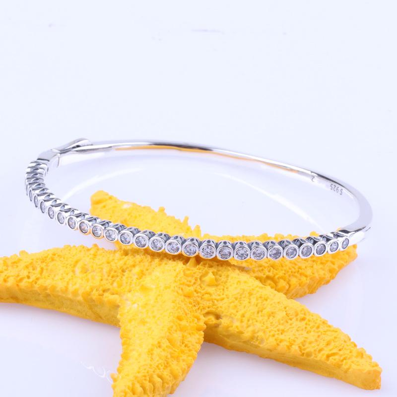 Newest Fashion Trendy S925 Silver Crystal Bangles fit Women Lovers Charm Pendant DIY Bracelet jewelry Holiday Gifts
Newest Fashion Trendy S925 Silver Crystal Bangles fit Women Lovers Charm Pendant DIY Bracelet jewelry Holiday Gifts