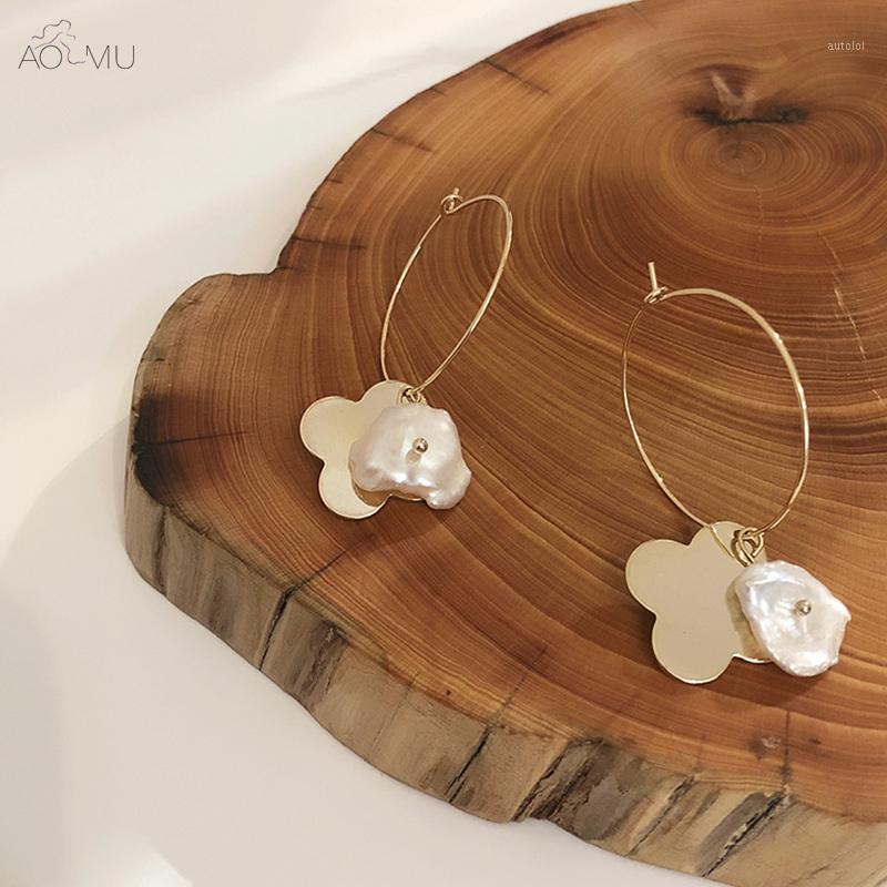 AOMU New Design Vintage Metal Flowers Hollow Round Circle Irregular Freshwater Pearl Hoop Earrings for Women Party Gifts Jewelry1
AOMU New Design Vintage Metal Flowers Hollow Round Circle Irregular Freshwater Pearl Hoop Earrings for Women Party Gifts Jewelry1