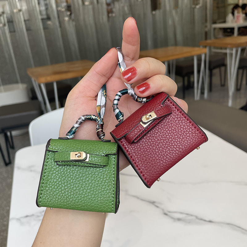handbag model airpods case kids bag accessories handbag headphone cases wedding gift Designer mini handbags Barbie doll hanbags coin purse key chain car key cover
handbag model airpods case kids bag accessories handbag headphone cases wedding gift Designer mini handbags Barbie doll hanbags coin purse key chain car key cover