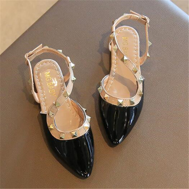 2022 Kids Sandal Summer Girl's Pointed Flat Shoes New Girls Sandals Rivets Wild Baotou Children Shoes Fashion Princess Beach Shoe