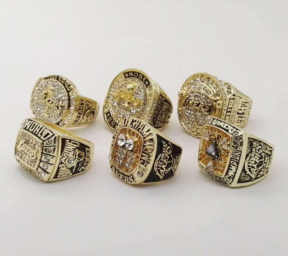 Ring Championship 2000/2001/2002/2009/2010/2016 Basketball With Collector's Display Case For Personal Collection