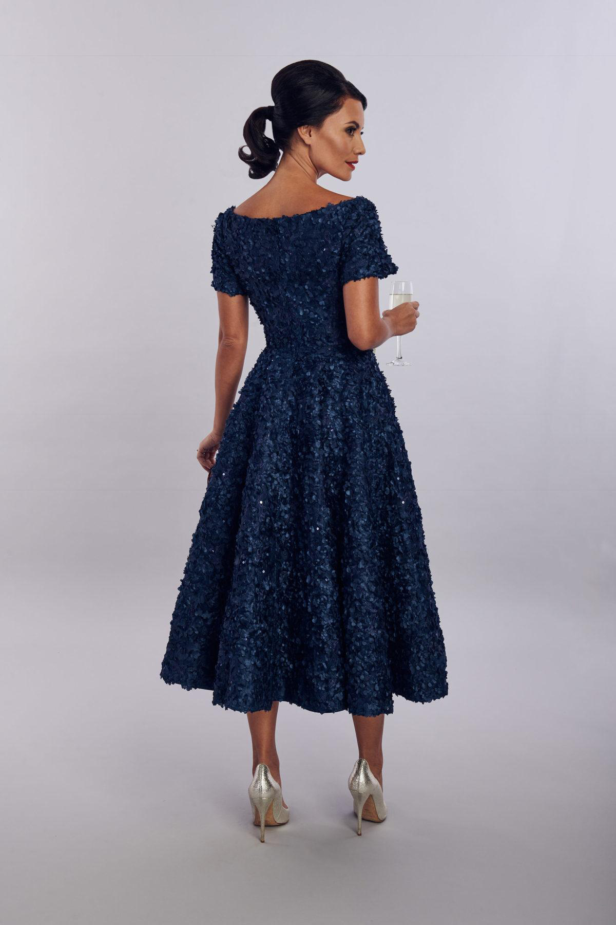 Elegent House Of Mooshki Mother of The Bride Dress Short Sleeve Applique Crystal Ruched Wedding Guest Dresss Tea Length Evening Gown