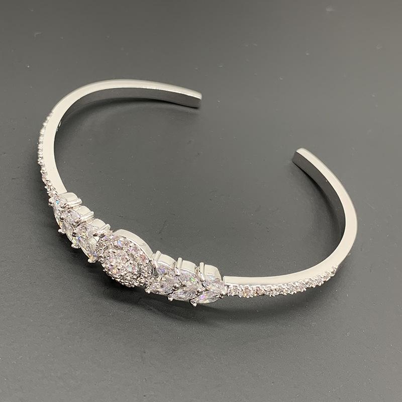 South Korea's new wheat ear daisy micro-inlaid zircon sun flower open bracelet female INS net red celebrity temperament tide
South Korea's new wheat ear daisy micro-inlaid zircon sun flower open bracelet female INS net red celebrity temperament tide