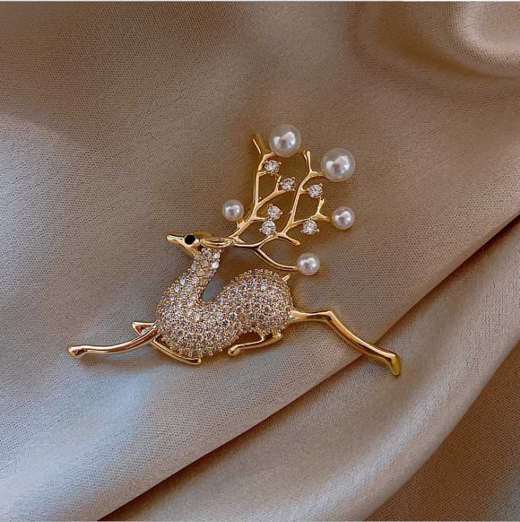 The new pearl deer shape brooch, advanced temperament, anti-fade brooch, wild sweater coat brooch
The new pearl deer shape brooch, advanced temperament, anti-fade brooch, wild sweater coat brooch